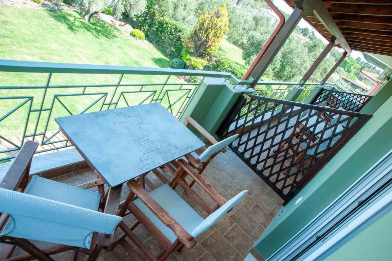 Alexandros Hotel Apartments Vourvourou Exterior foto
