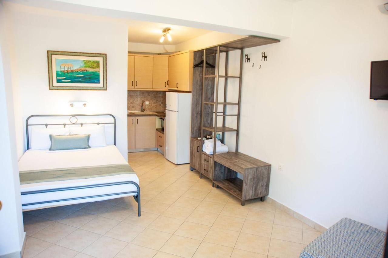 Alexandros Hotel Apartments Vourvourou Exterior foto